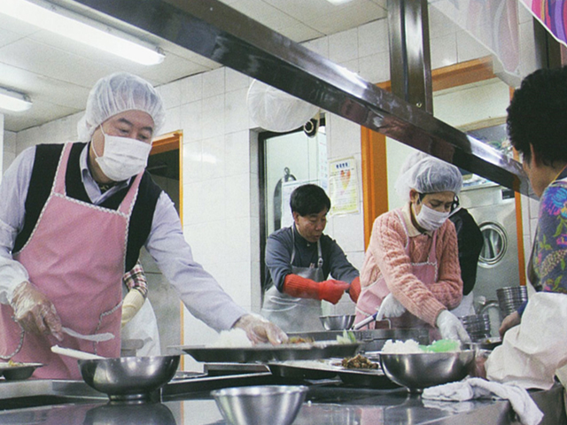 독거어르신 초청 무료식사